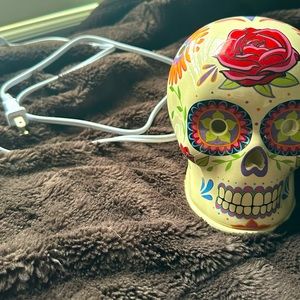 decretive day of the dead ceramic candy skull wax melt.